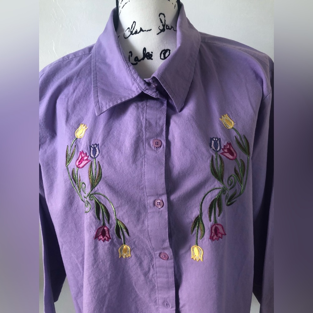 Very cute thread blouse, elegant and comfortable to be used as new